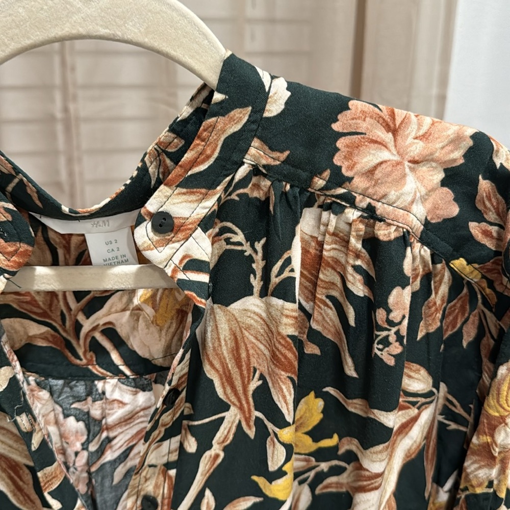 H&M Patterned Blouse (Size 2) - Picture 2 of 4
